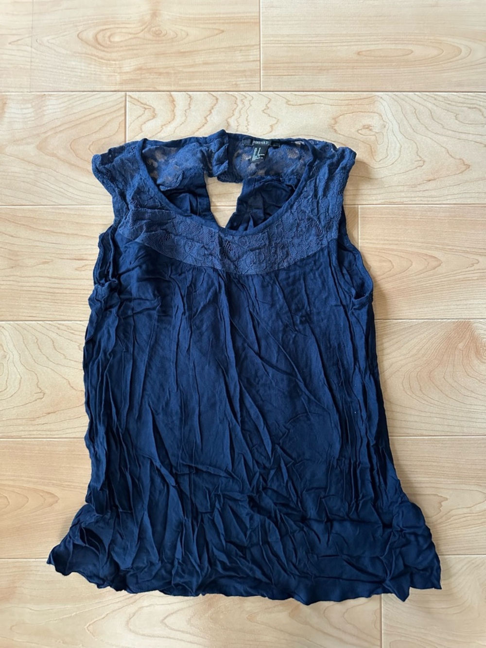 🌺 2/$20 Forever 21 navy blue lace sleeveless blouse size small